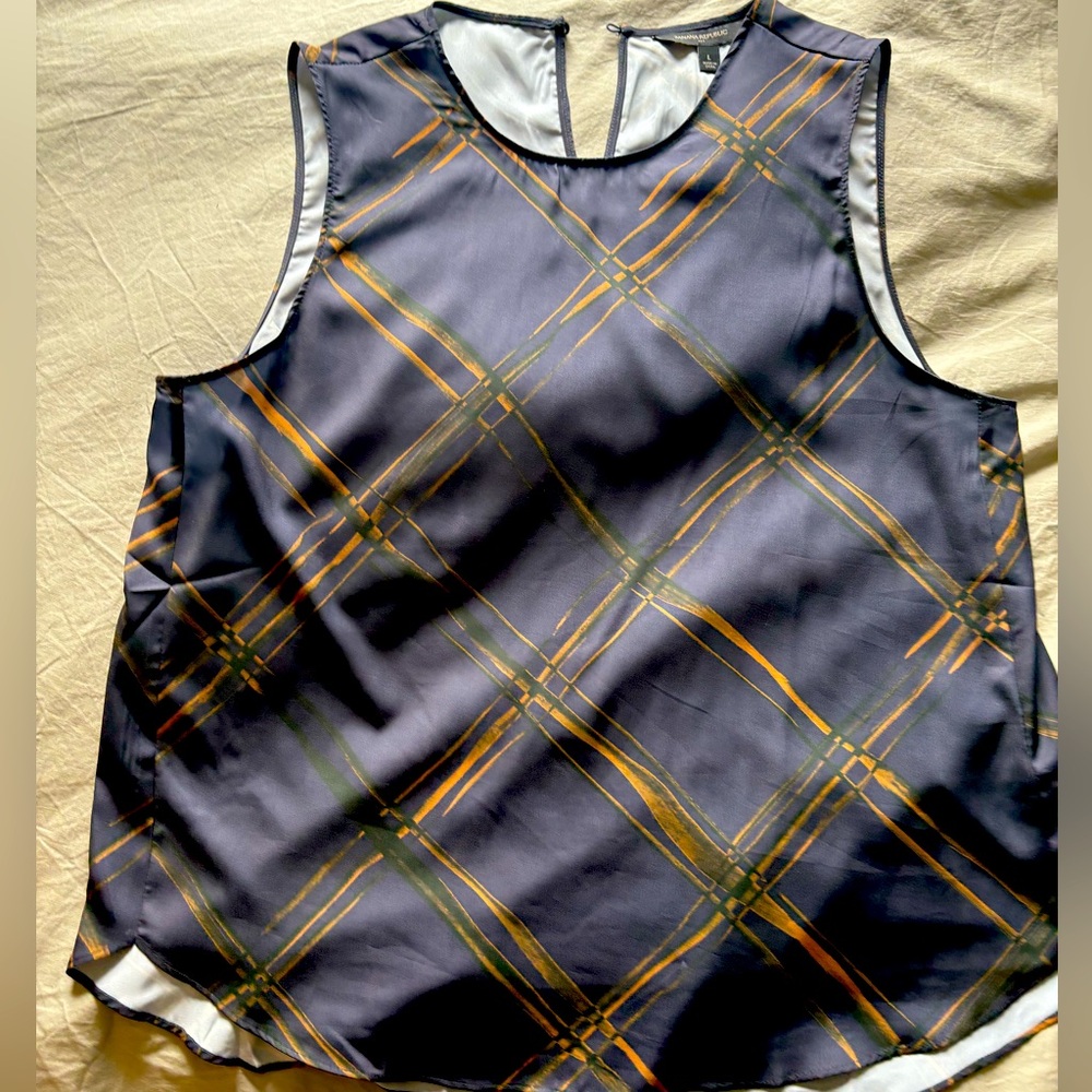 Banana Republic shell tank. Navy w/diagonal gold/yellow plaid print. NWOT.